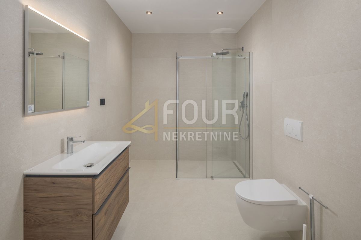 Istria, Rovigno, nuova costruzione, 159m2, quadrilocale su due piani con sala da pranzo, vista mare