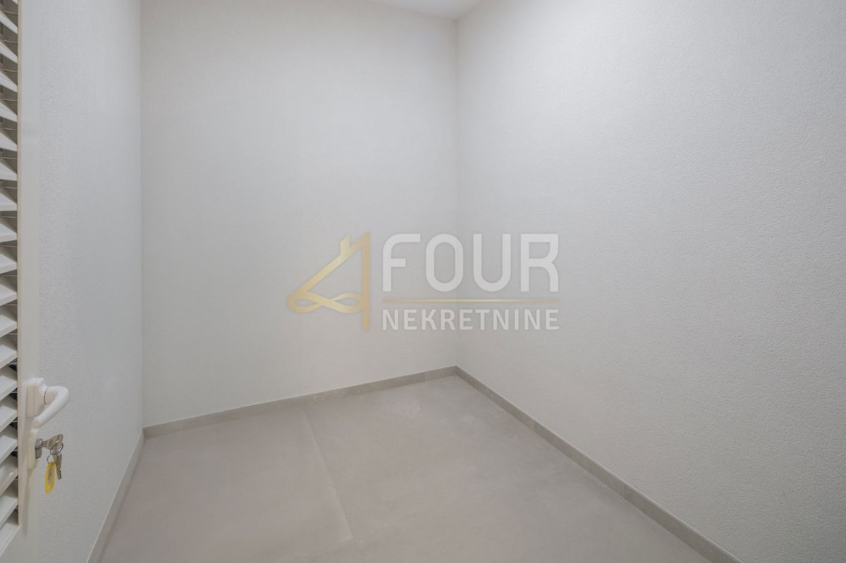 Istria, Rovigno, nuova costruzione, 159m2, quadrilocale su due piani con sala da pranzo, vista mare