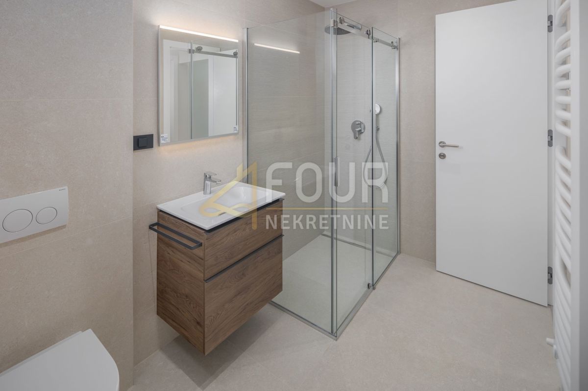 Istria, Rovigno, nuova costruzione, 159m2, quadrilocale su due piani con sala da pranzo, vista mare