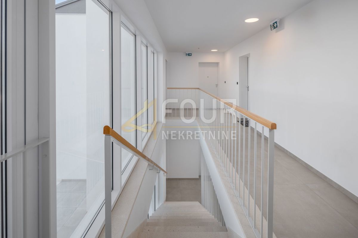 Istria, Rovigno, nuova costruzione, 159m2, quadrilocale su due piani con sala da pranzo, vista mare