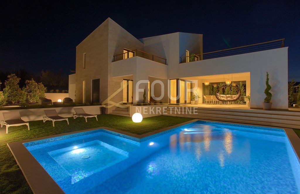 Malinska, Malinska-Dubašnica, 390m2