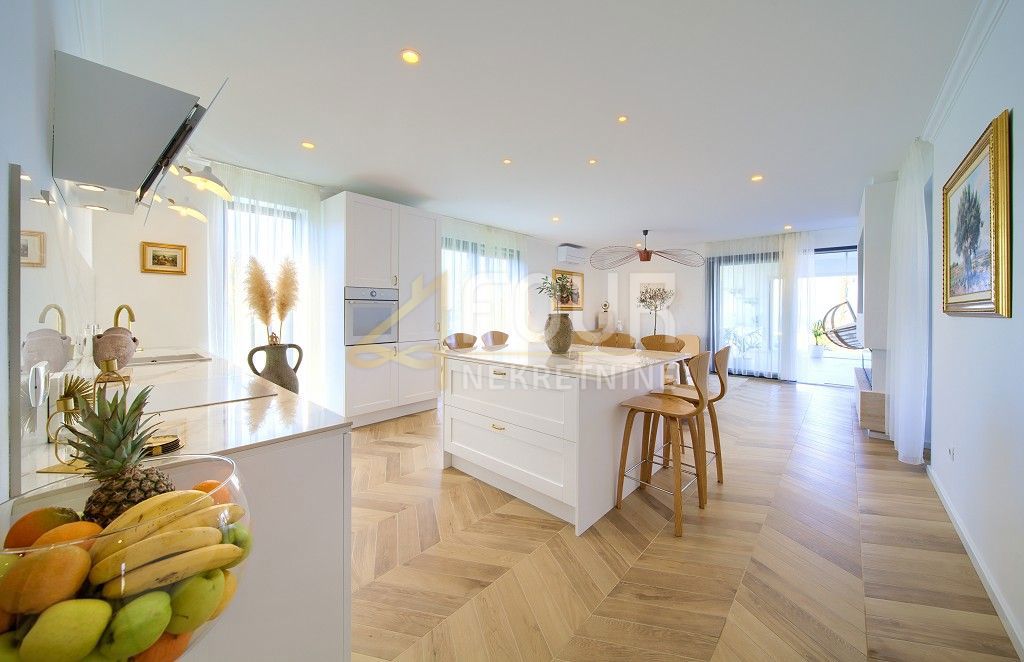 Malinska, Malinska-Dubašnica, 390m2