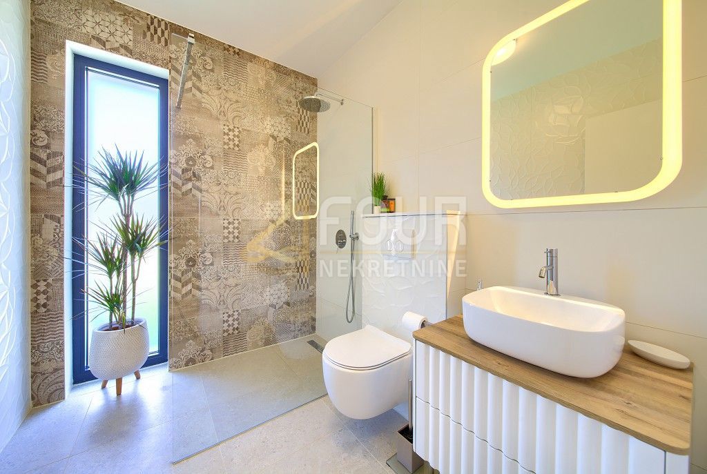 Malinska, Malinska-Dubašnica, 390m2