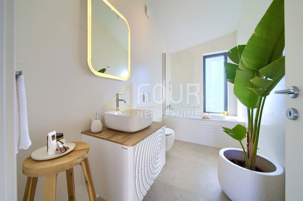 Malinska, Malinska-Dubašnica, 390m2