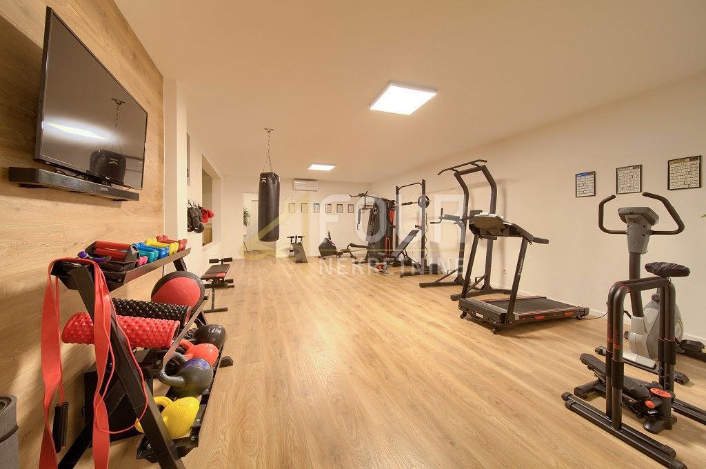 Malinska, Malinska-Dubašnica, 390m2