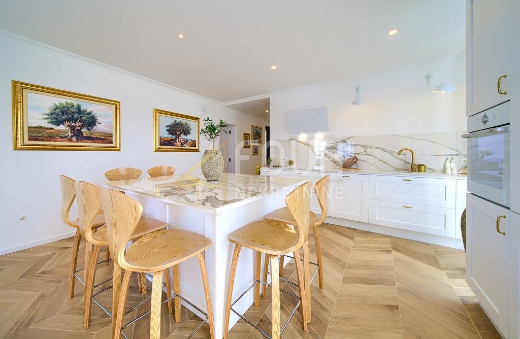 Malinska, Malinska-Dubašnica, 390m2