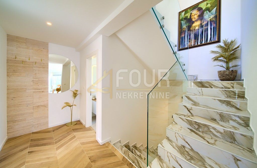 Malinska, Malinska-Dubašnica, 390m2