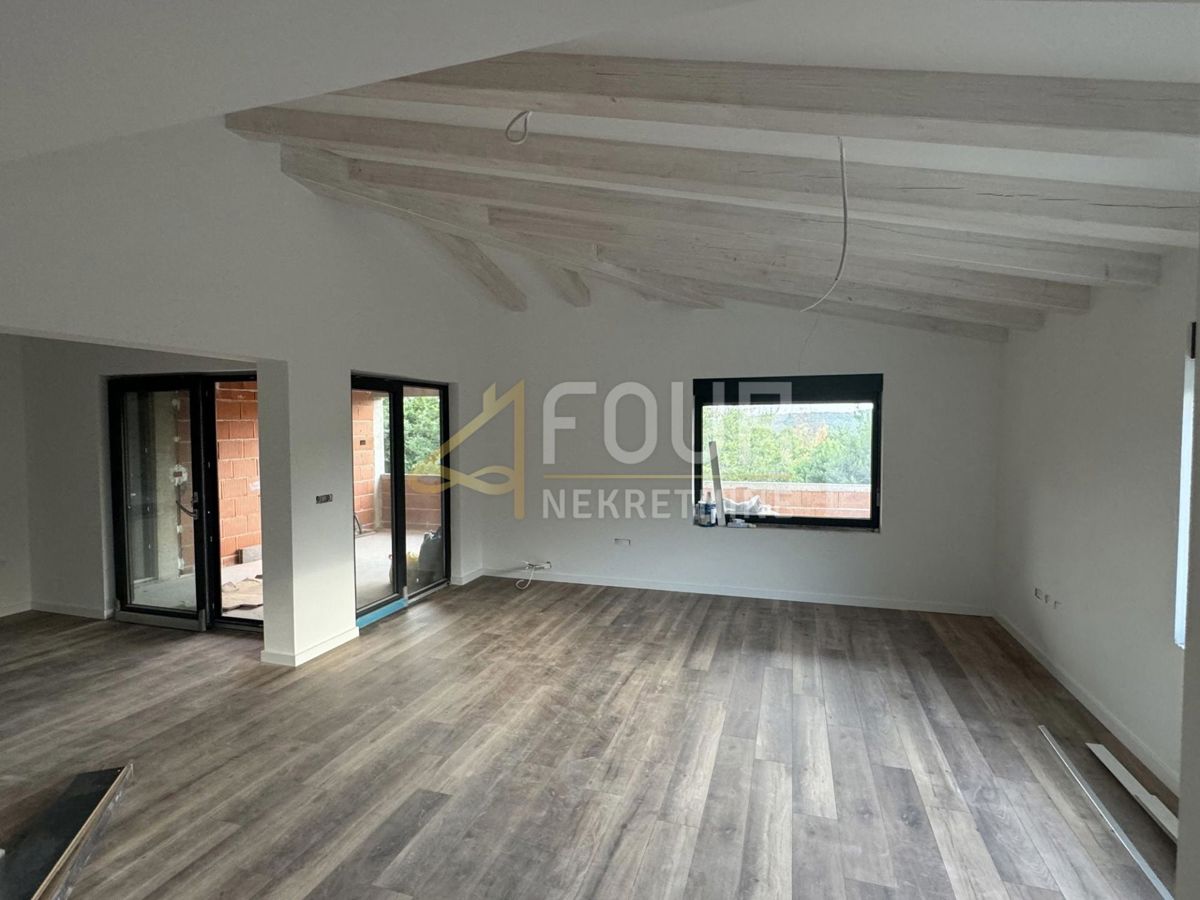 Gračišće, 303,28m2