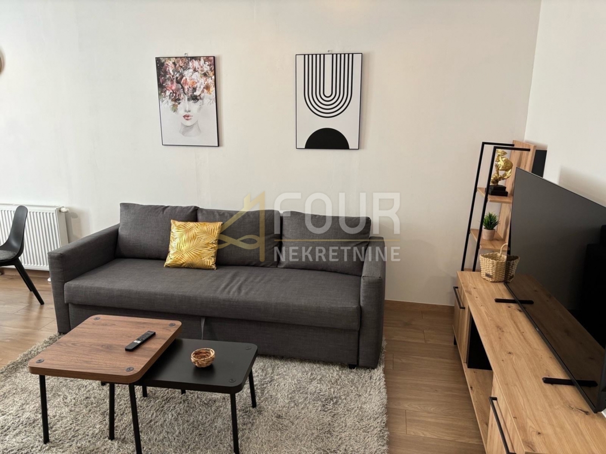 Zagabria, Città Alta, Medveščak, monolocale più soggiorno.