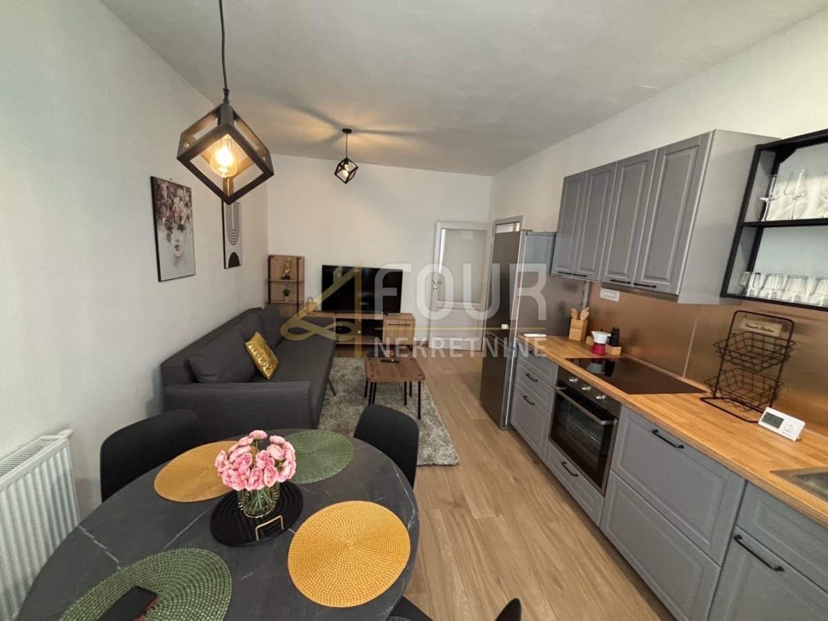 Zagabria, Città Alta, Medveščak, monolocale più soggiorno.