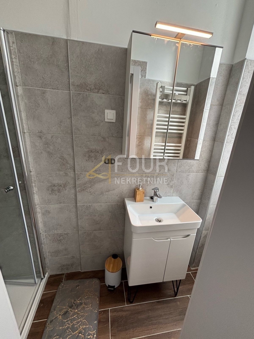 Zagabria, Città Alta, Medveščak, monolocale più soggiorno.