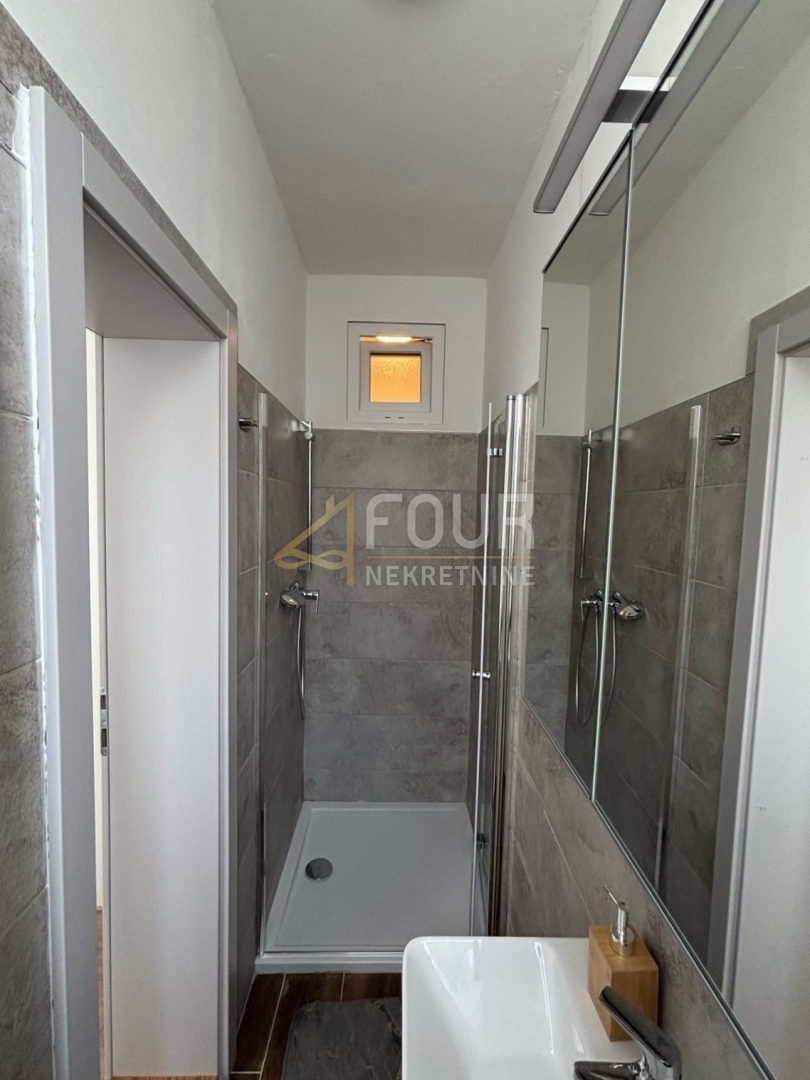 Zagabria, Città Alta, Medveščak, monolocale più soggiorno.