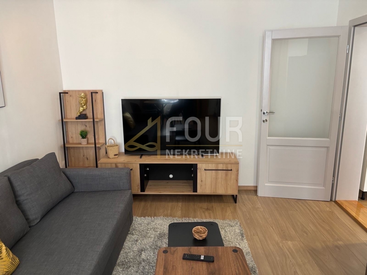 Zagabria, Città Alta, Medveščak, monolocale più soggiorno.