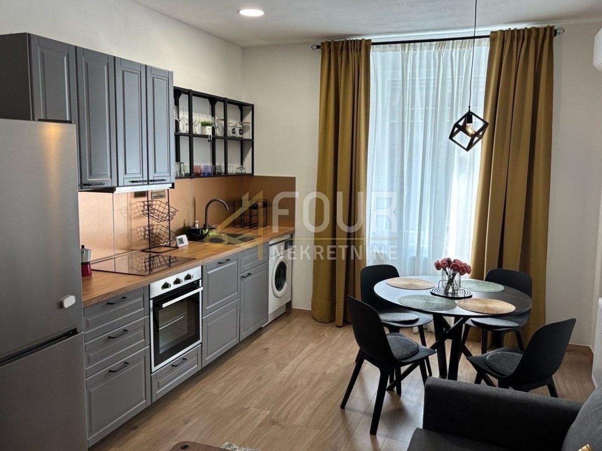 Zagabria, Città Alta, Medveščak, monolocale più soggiorno.