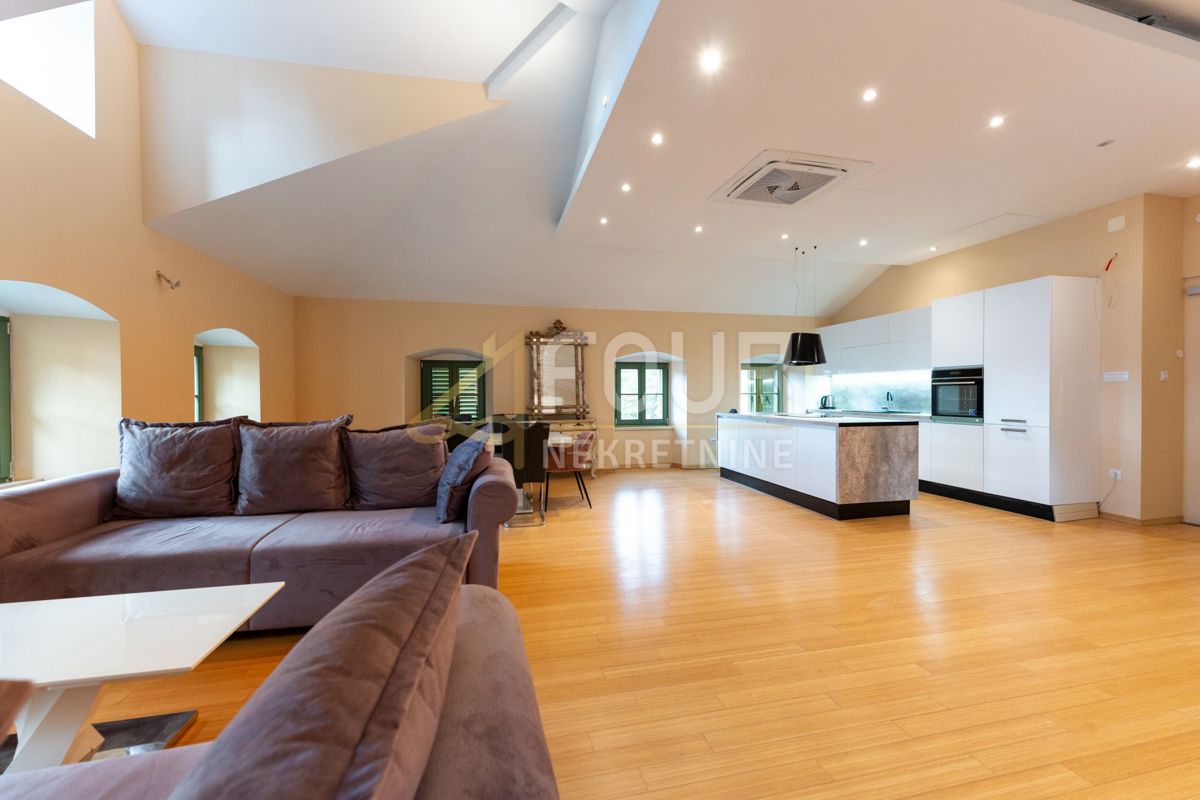 Opatija, 135m2, 2s+db, balcone, giardino, vista mare