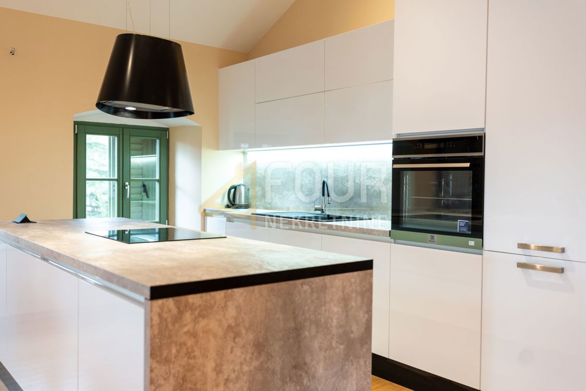 Opatija, 135m2, 2s+db, balcone, giardino, vista mare