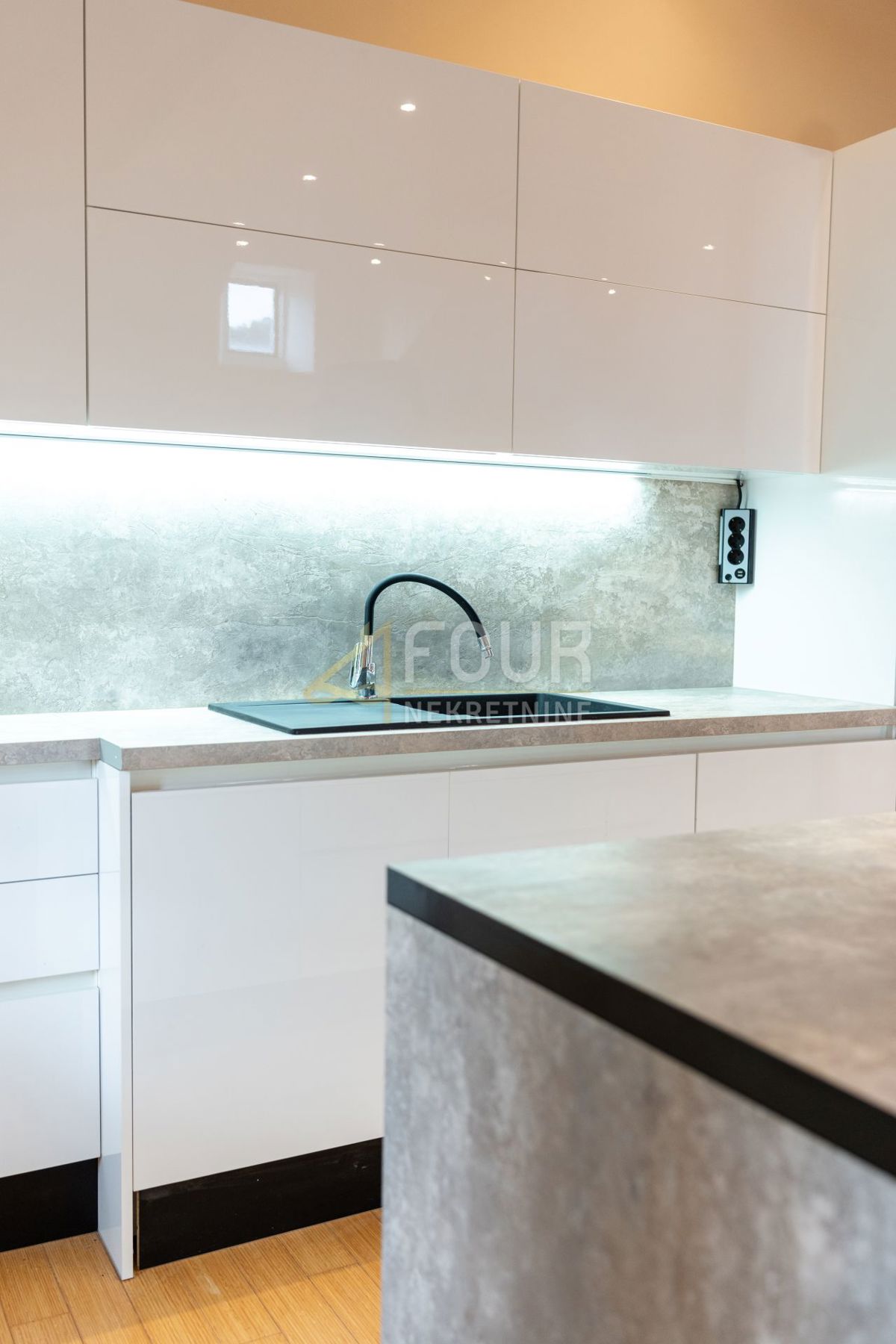 Opatija, 135m2, 2s+db, balcone, giardino, vista mare