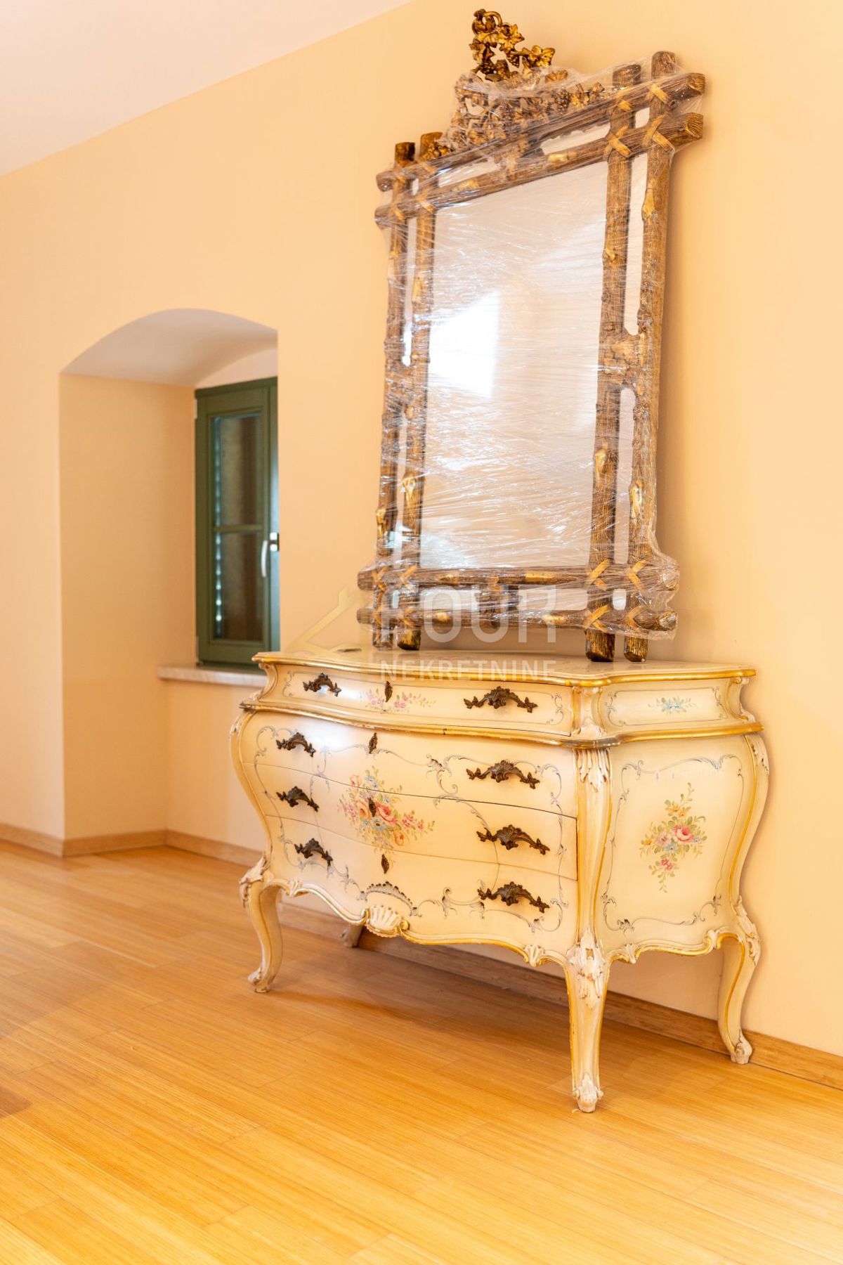 Opatija, 135m2, 2s+db, balcone, giardino, vista mare