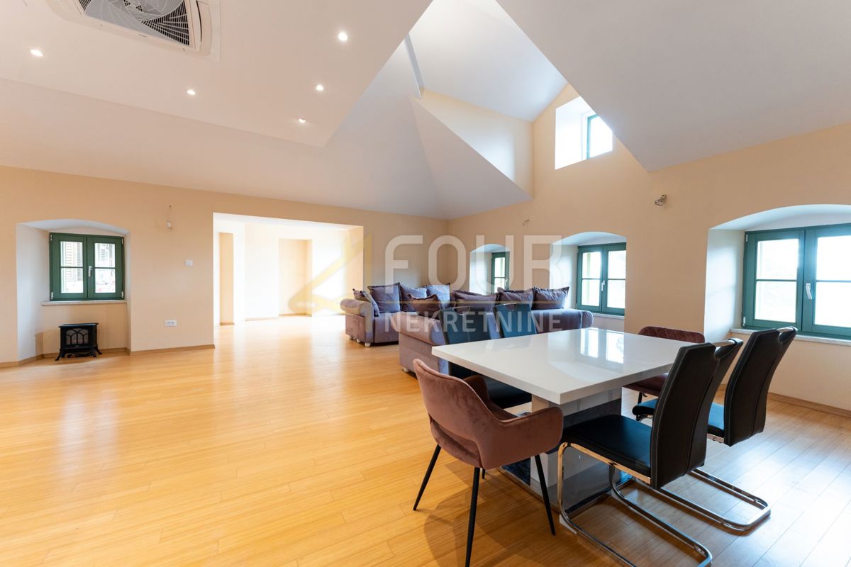 Opatija, 135m2, 2s+db, balcone, giardino, vista mare