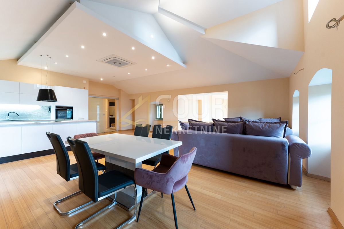 Opatija, 135m2, 2s+db, balcone, giardino, vista mare