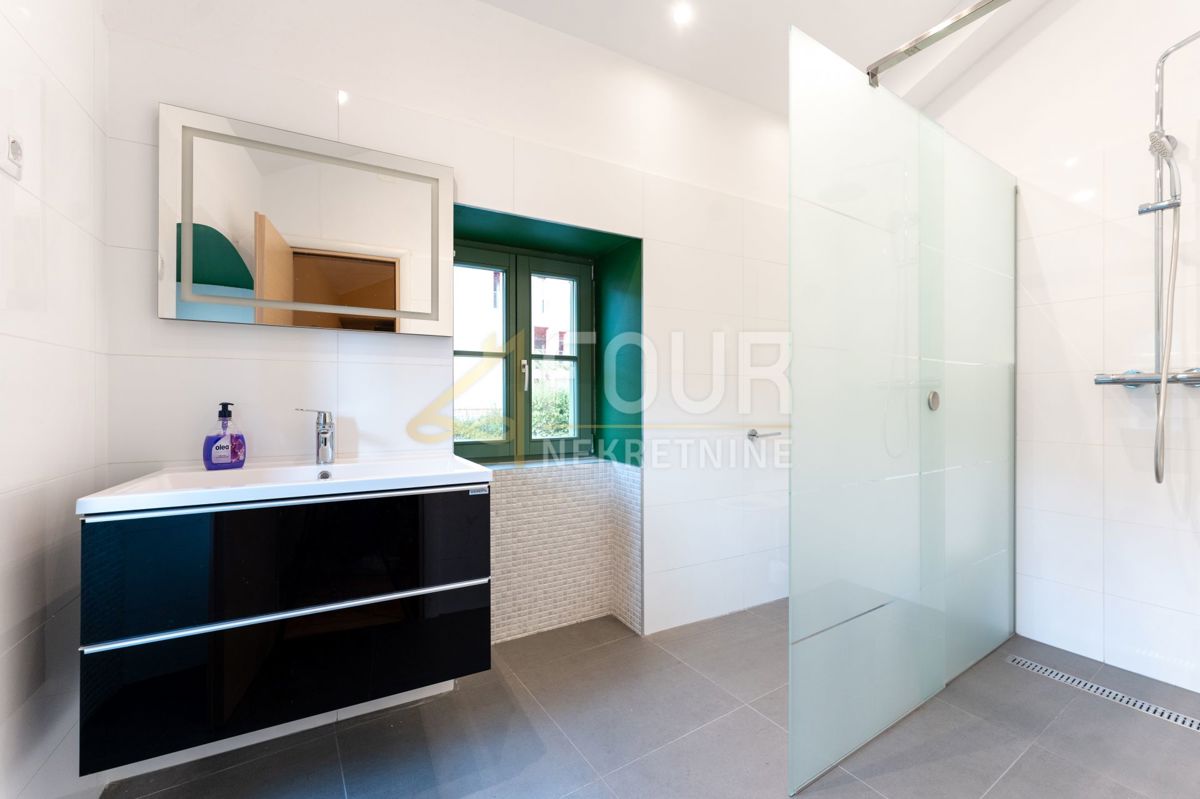 Opatija, 135m2, 2s+db, balcone, giardino, vista mare