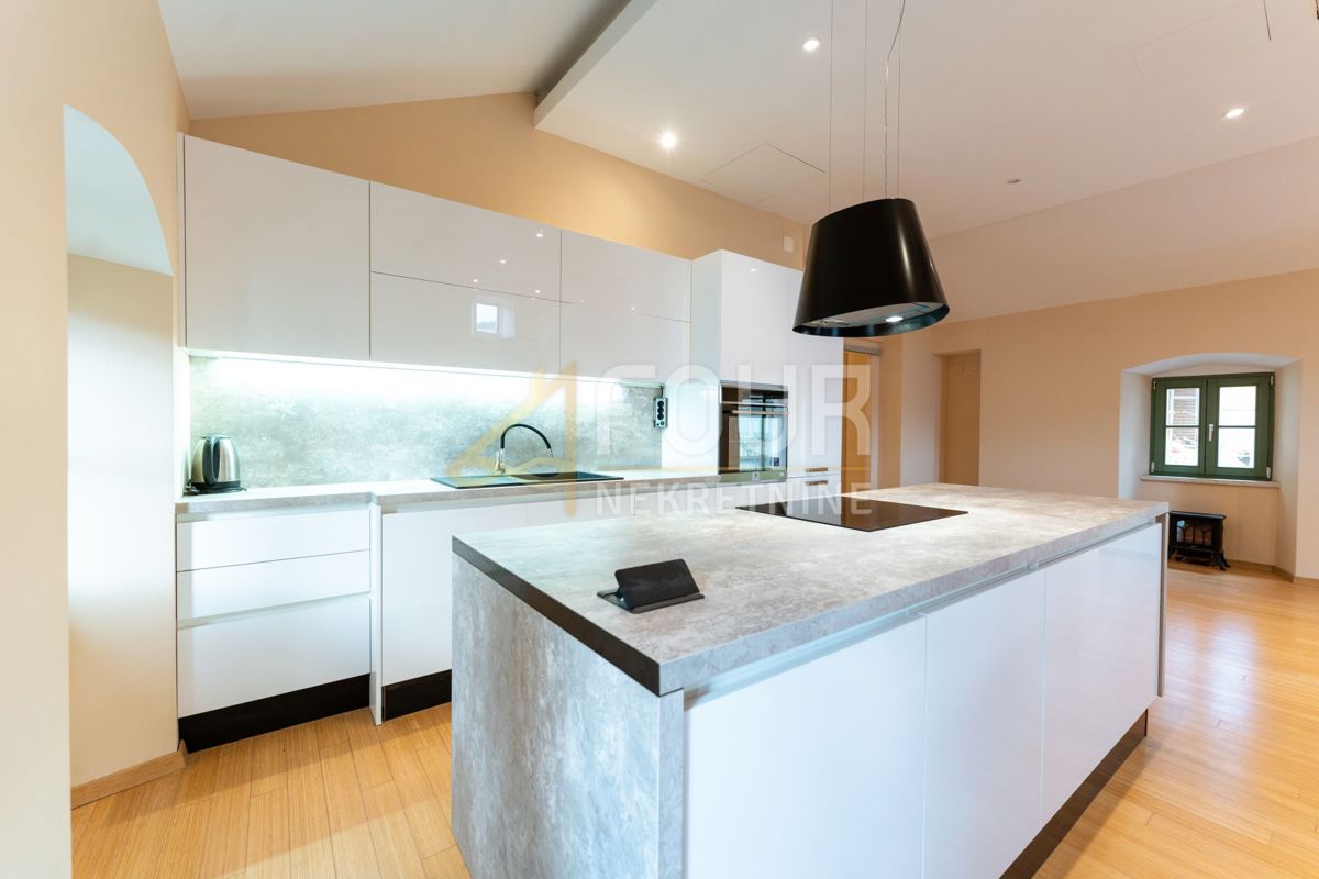 Opatija, 135m2, 2s+db, balcone, giardino, vista mare