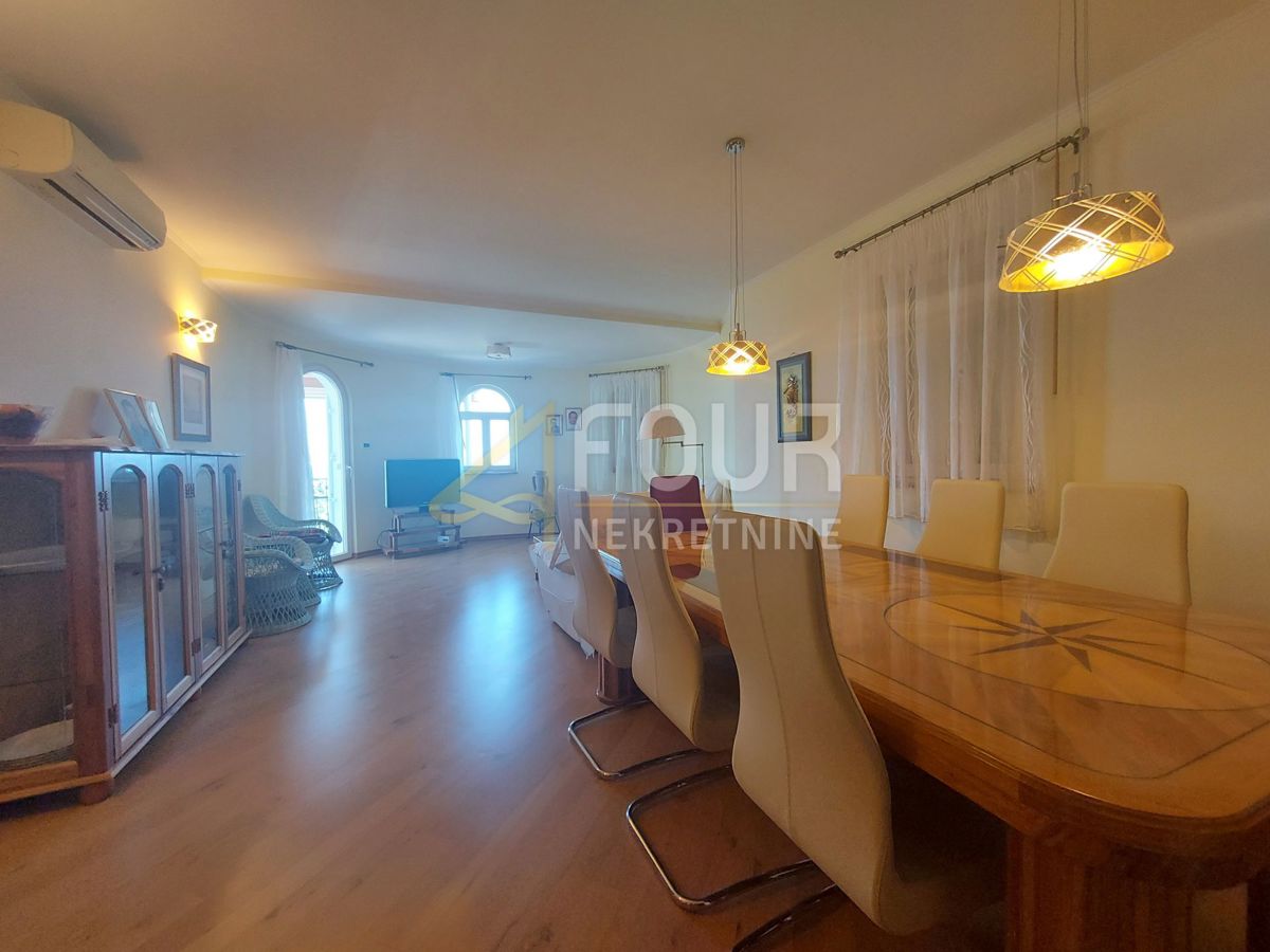 Novi Vinodolski, 180m2