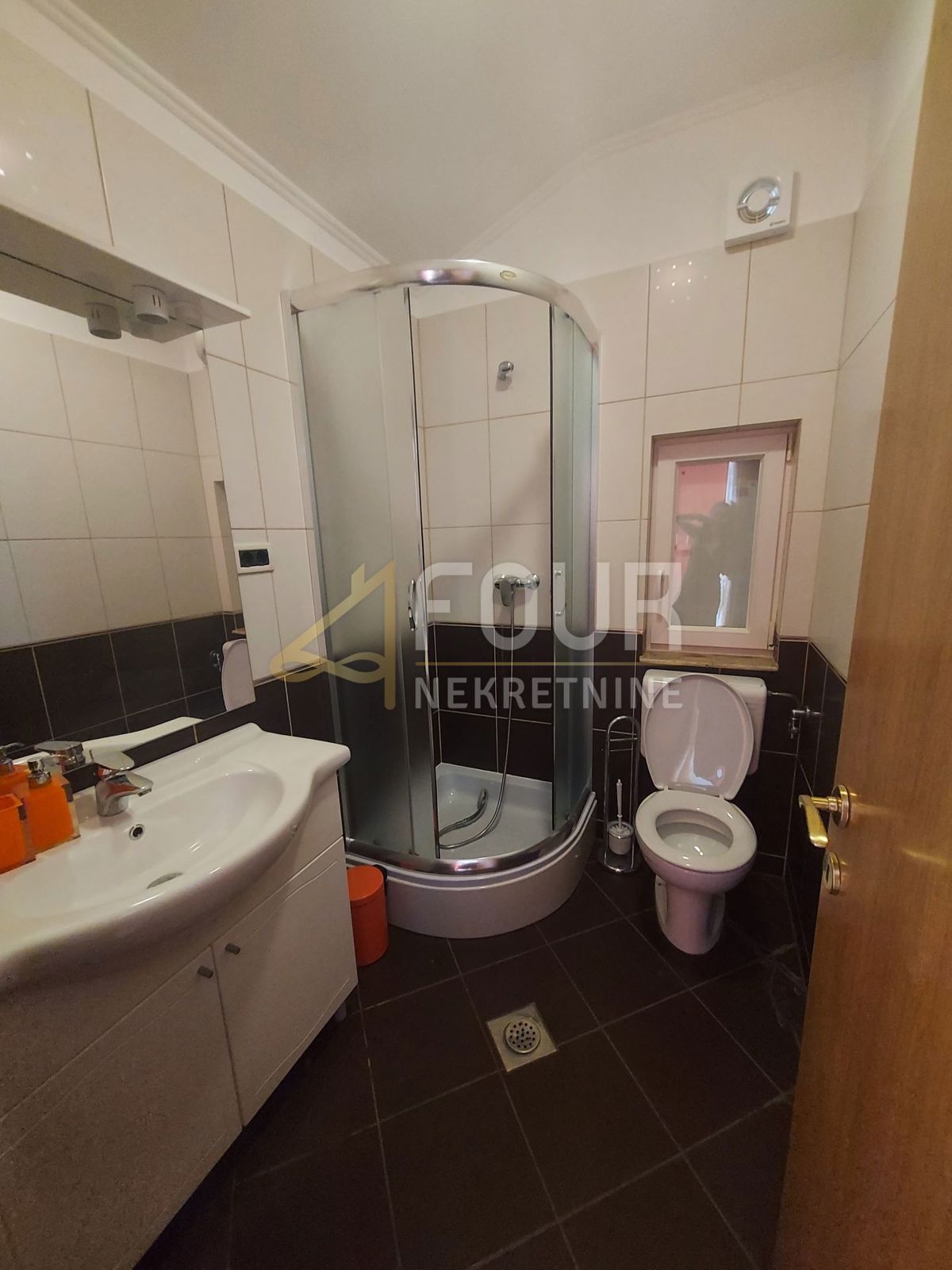 Novi Vinodolski, 180m2