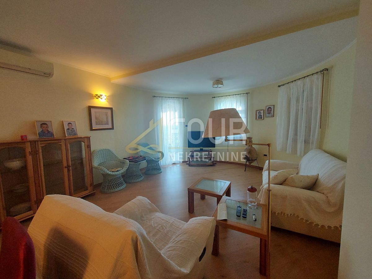 Novi Vinodolski, 180m2