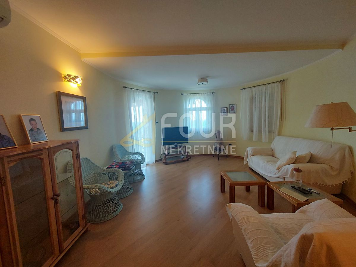 Novi Vinodolski, 180m2