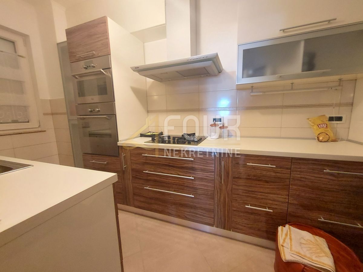 Novi Vinodolski, 180m2