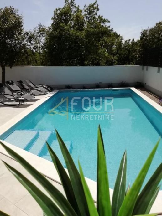 Šmrika, Kraljevica, 406m2