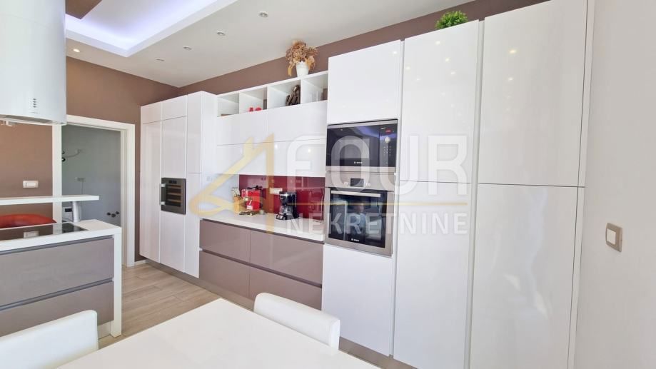 Šmrika, Kraljevica, 406m2