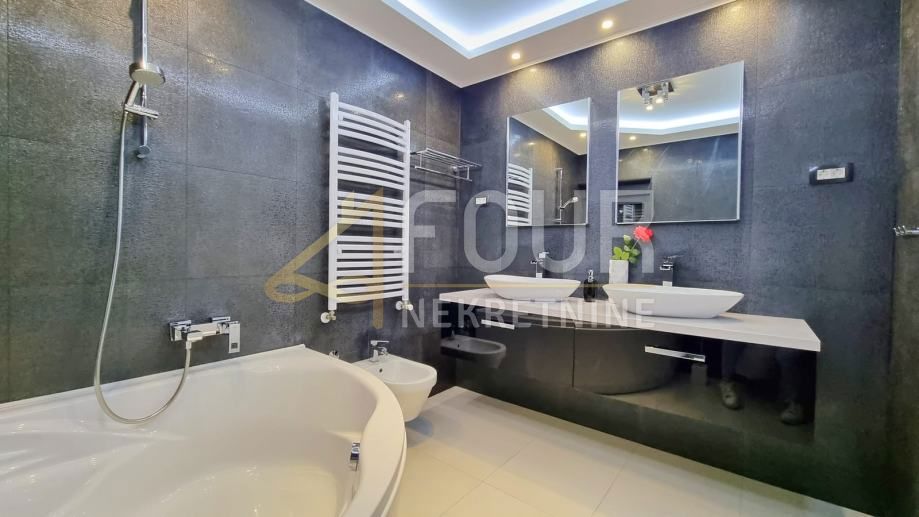 Šmrika, Kraljevica, 406m2