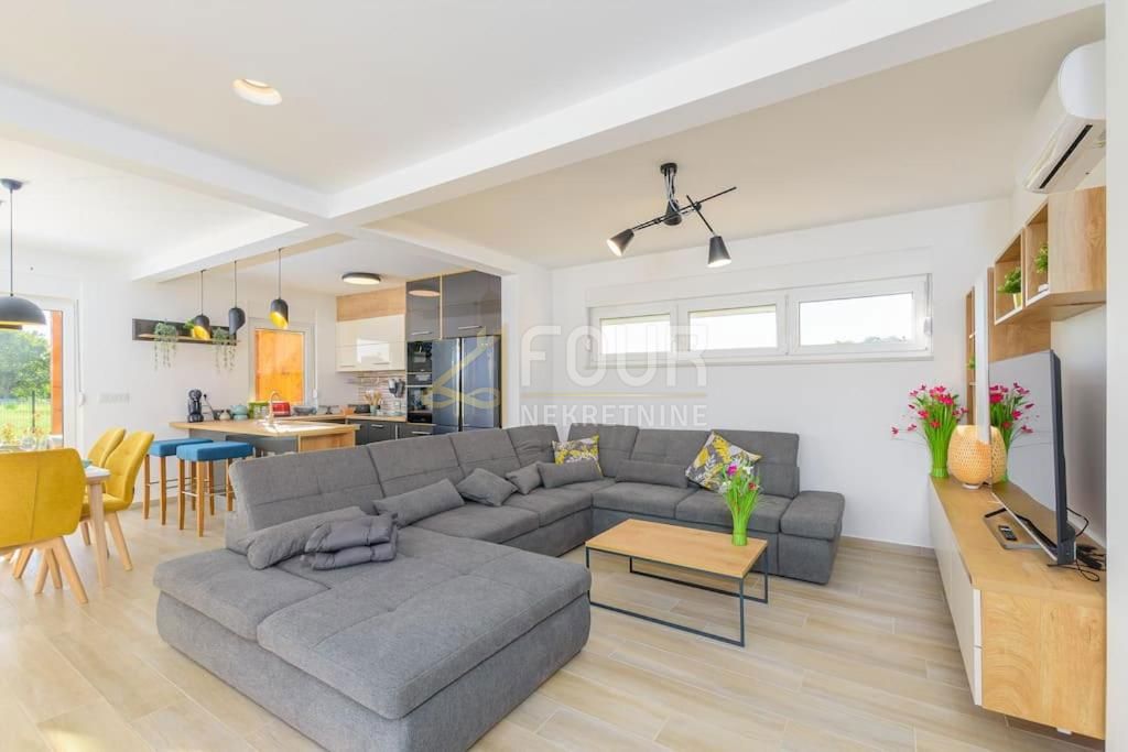 Svetvinčenat, 170m2