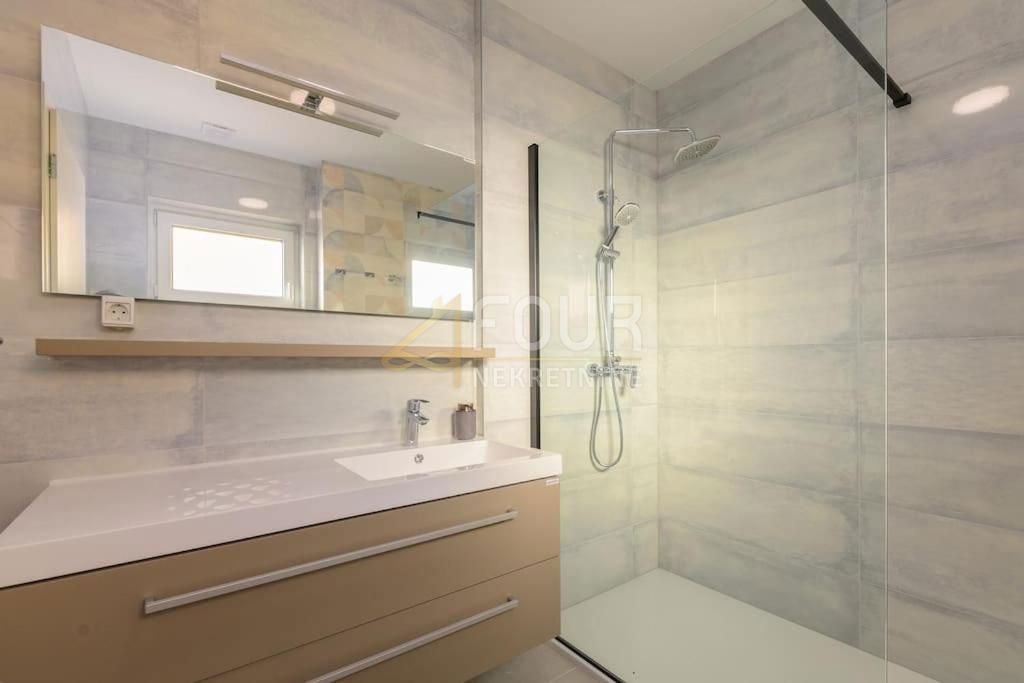 Svetvinčenat, 170m2