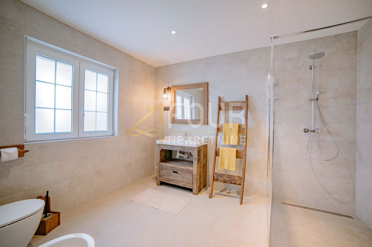 Klimno, Dobrinj, 210m2