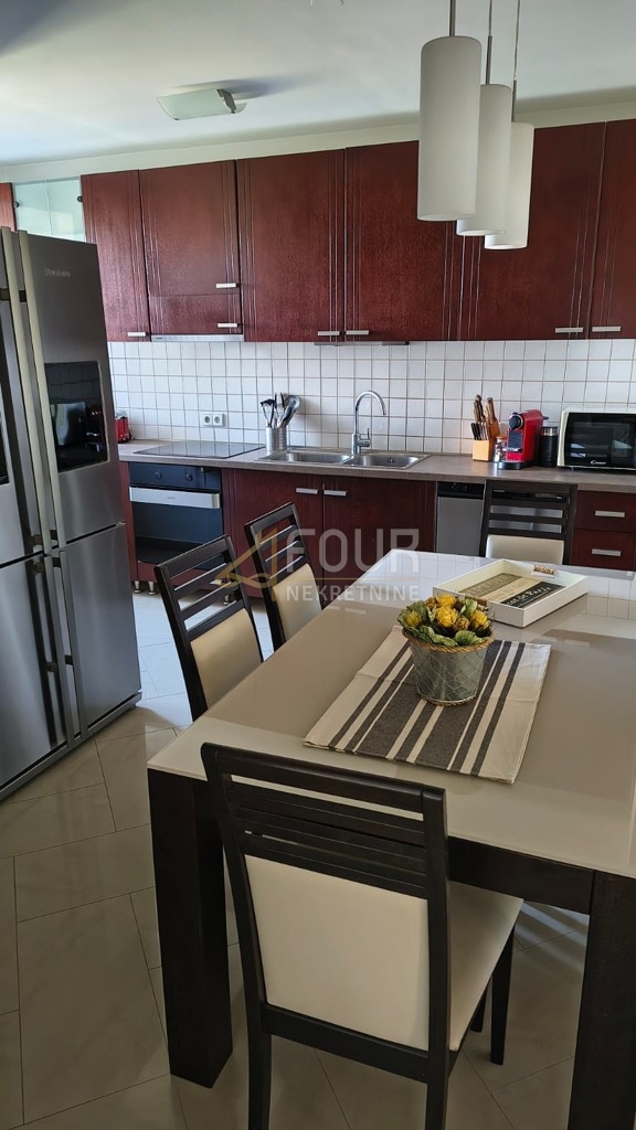 Ivanić Grad, 2 camere da letto, 60.47m2, balcone