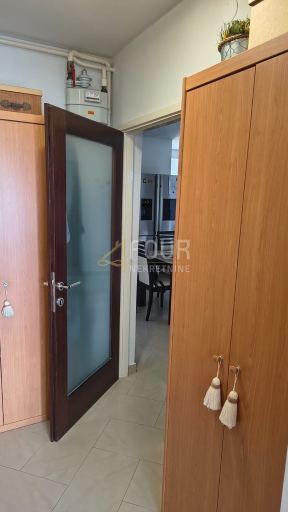 Ivanić Grad, 2 camere da letto, 60.47m2, balcone