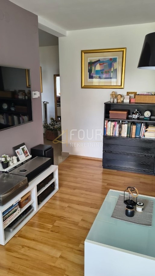 Ivanić Grad, 2 camere da letto, 60.47m2, balcone