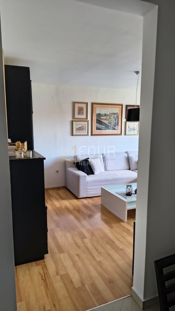 Ivanić Grad, 2 camere da letto, 60.47m2, balcone