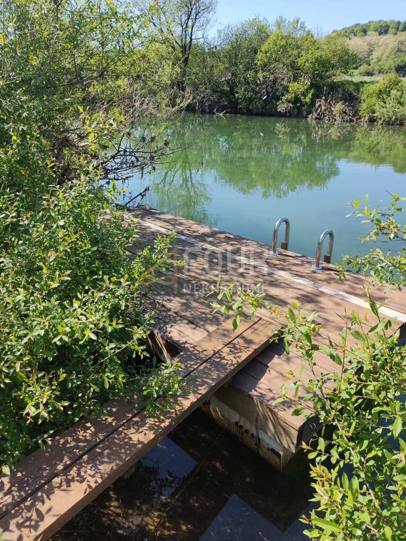 Karlovac - zona circostante, bellissima proprietà vicino alla Korana