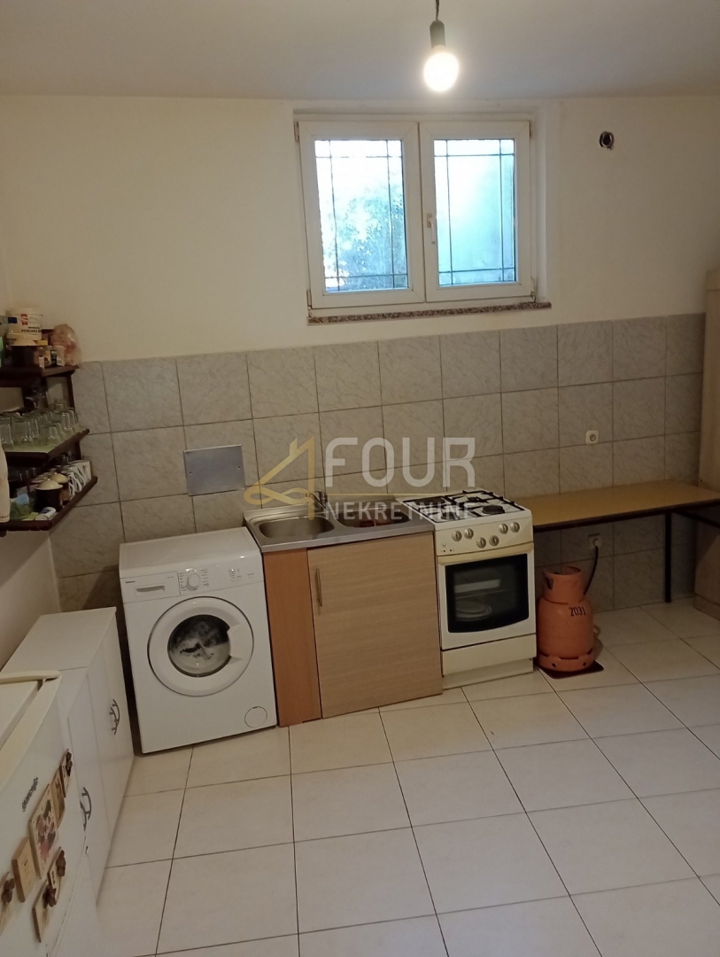 Veli vrh, Pula, 90m2