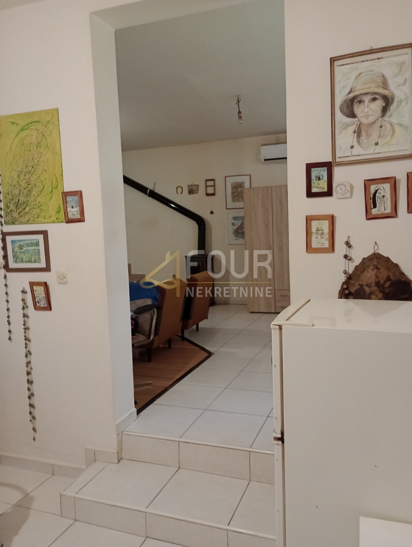 Veli vrh, Pula, 90m2