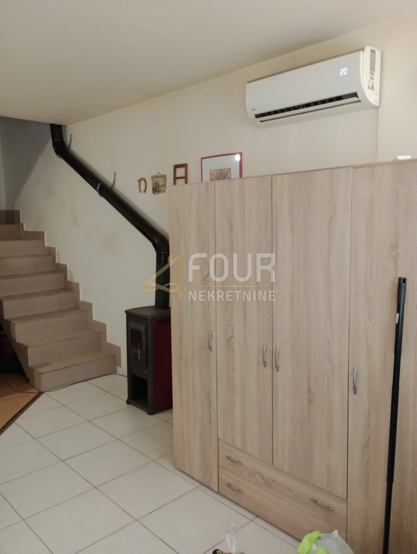 Veli vrh, Pula, 90m2