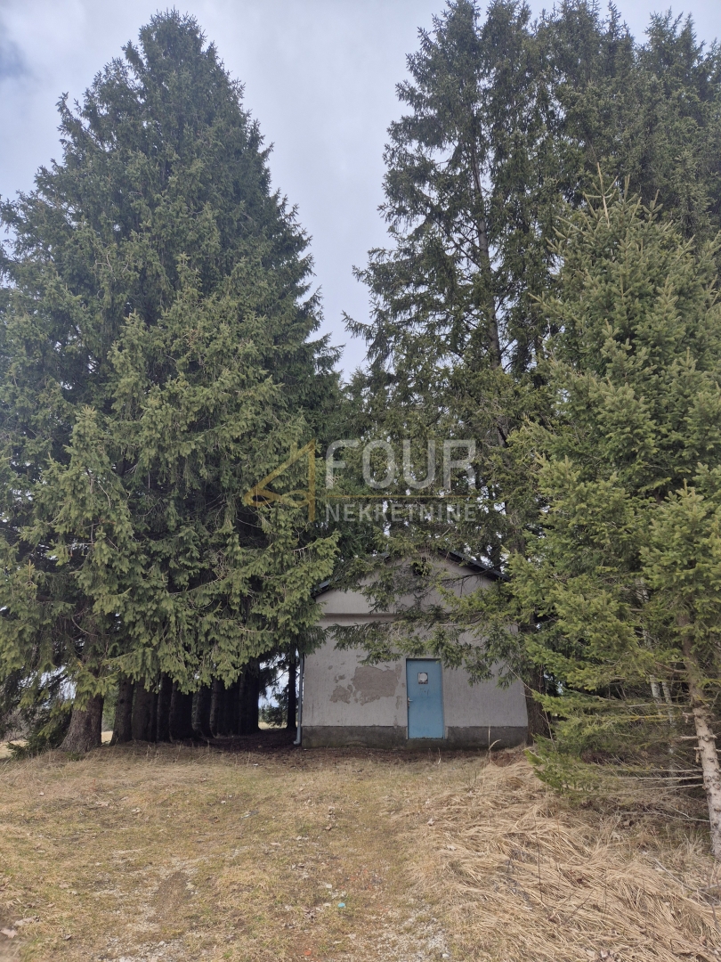 Il Gorski Kotar, Ravna Gora, terreno di 522m2 - uso commerciale