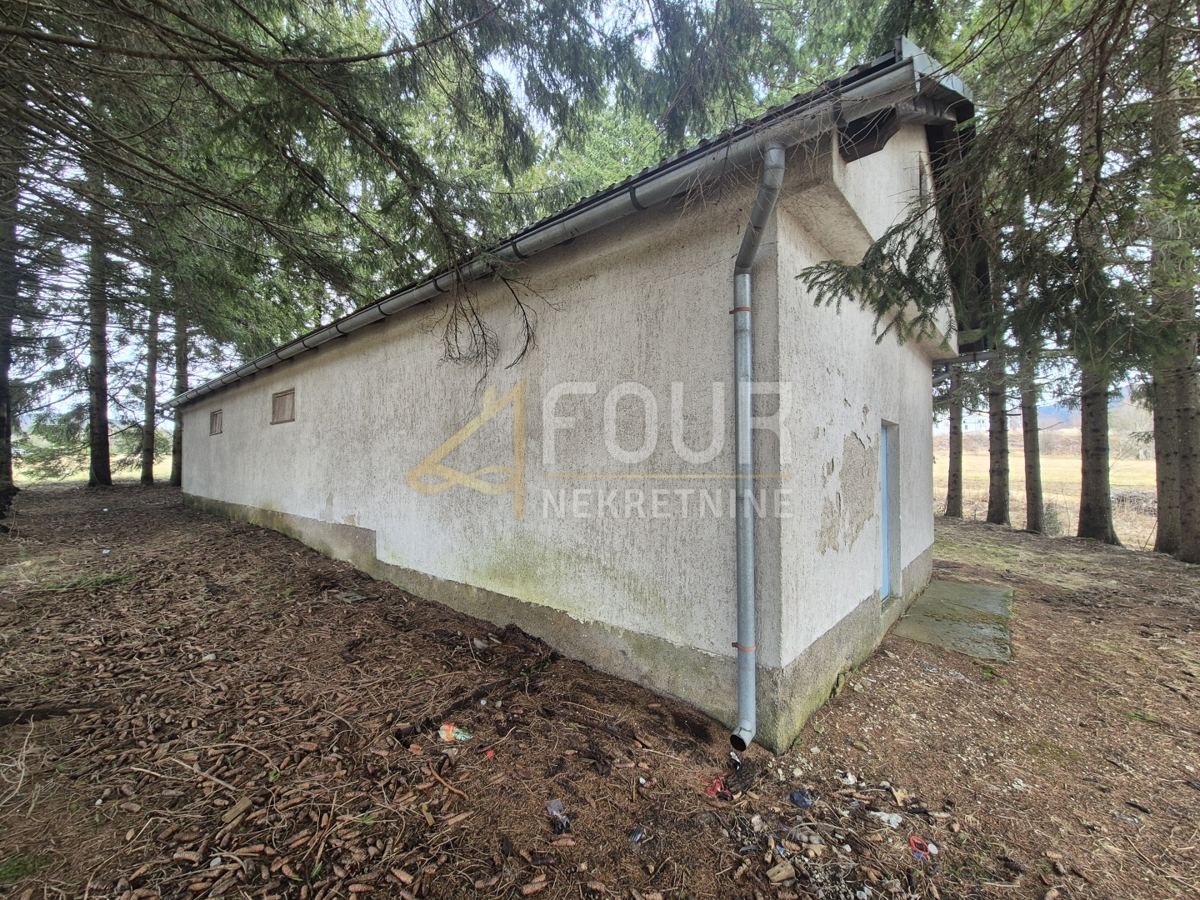 Il Gorski Kotar, Ravna Gora, terreno di 522m2 - uso commerciale