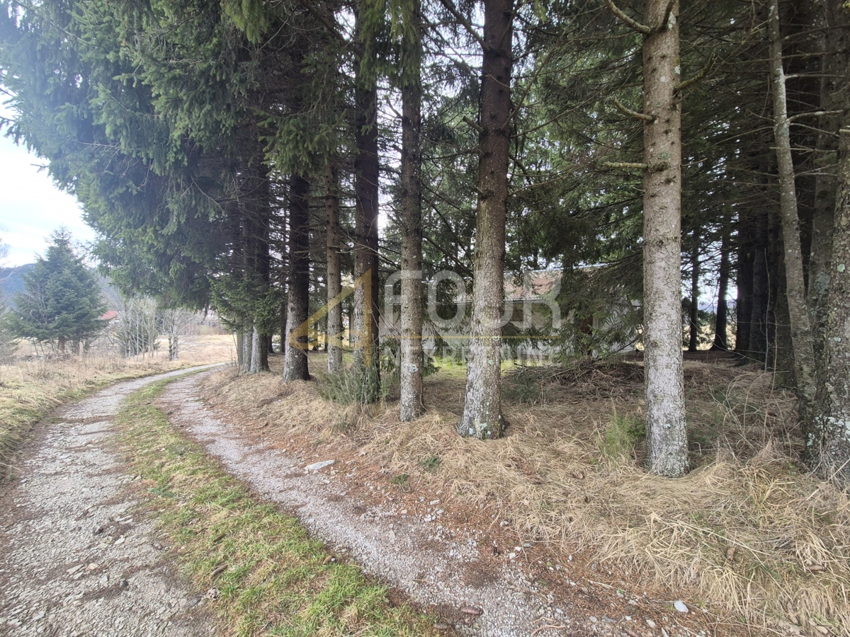 Il Gorski Kotar, Ravna Gora, terreno di 522m2 - uso commerciale