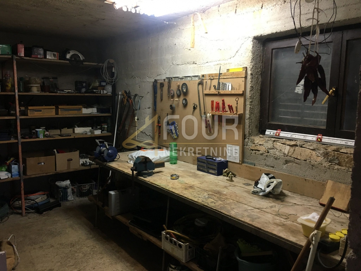 Trget, Raša, 247,26m2