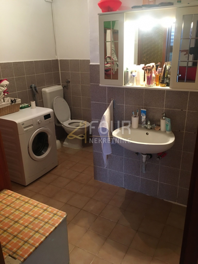 Trget, Raša, 247,26m2